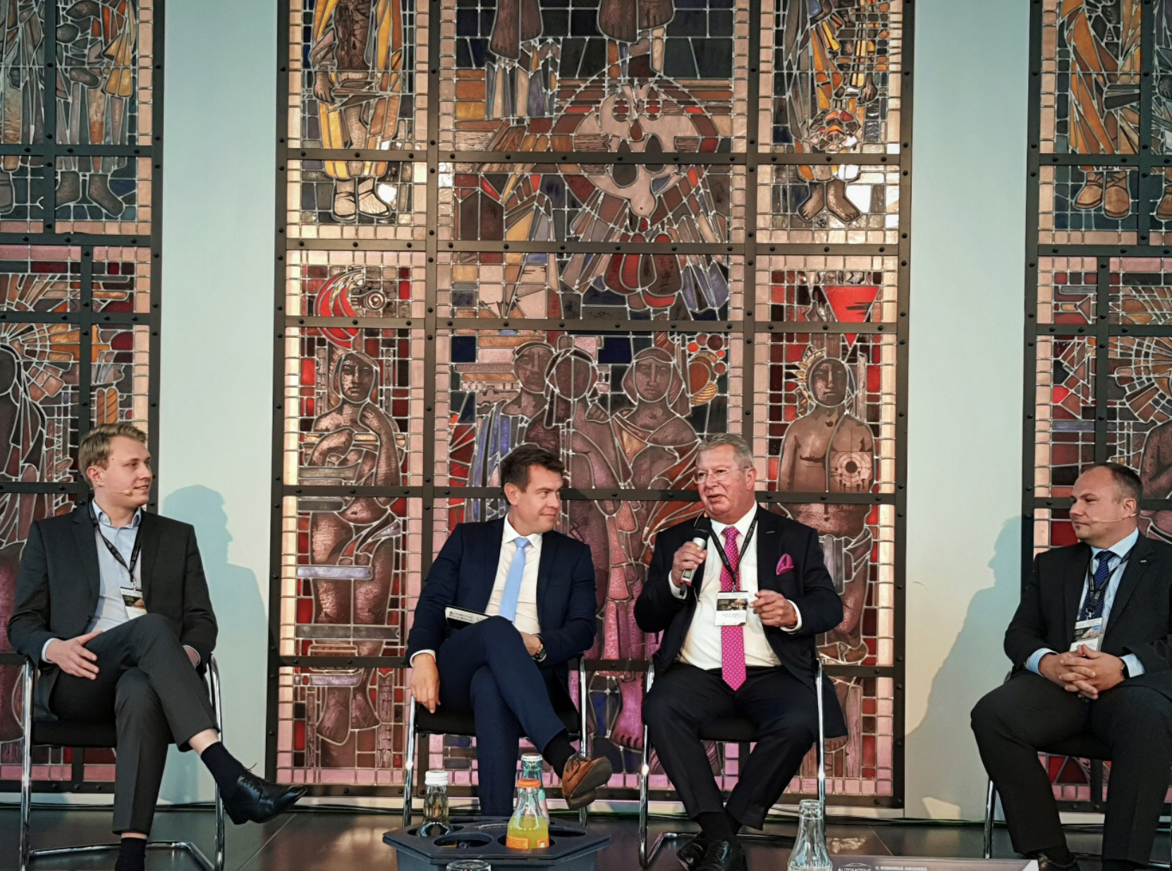 BWA-Vizepräsident Claus R. Mayer im Gespräch mit Gunnar Breske (Mitteldeutscher Rundfunk, MDR) auf dem Global Automotive Forum im Bürgersaal des Zwickauer Rathauses.