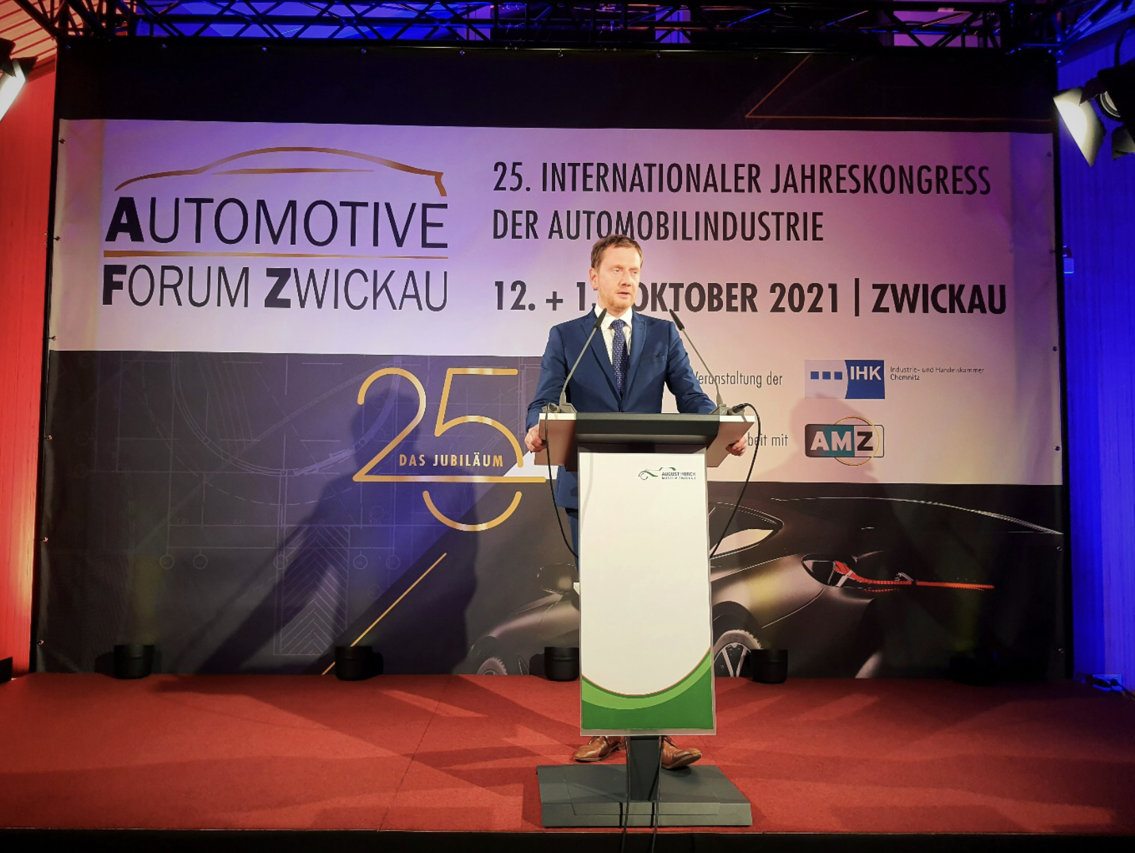 Michael Kretschmer (CDU), Ministerpräsident des Freistaates Sachsen, beim Galaabend anlässlich der Eröffnung des 25. Internationalen Jahreskongresses der Automobilindustrie im August-Horch-Museum im Zwickau.