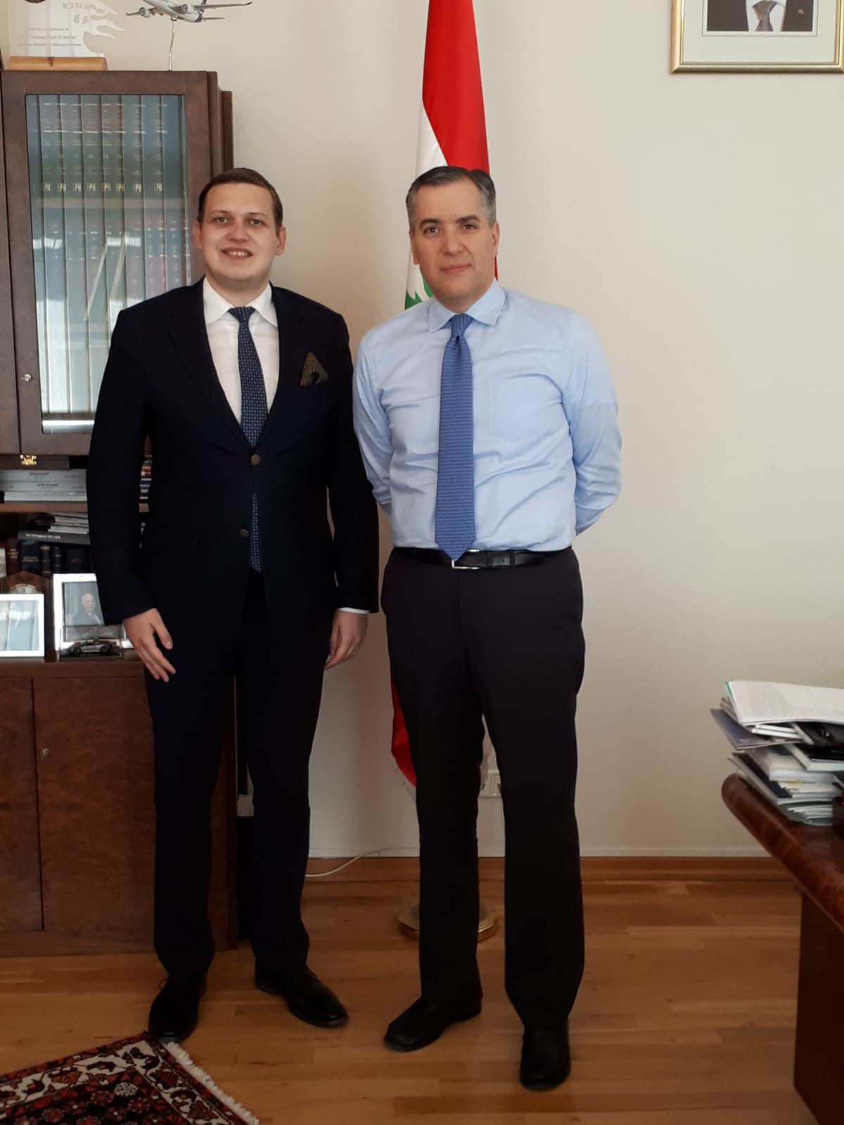 Foto: Urs Unkauf, diplomatischer Berater des BWA, im Austausch mit S.E. Dr. Mustapha Adib in der libanesischen Botschaft in Berlin.