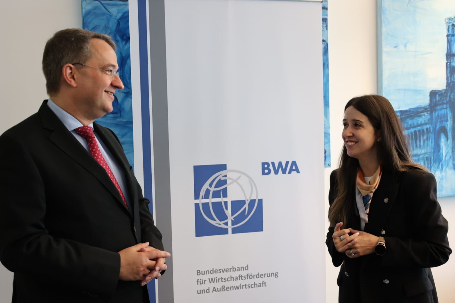 Vorstandsvorsitzender des BWA Michael Schumann und Vizeaußenministerin der Republik El Salvador Adriana Mira